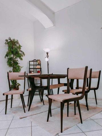 Table à manger - Bois - Table et six chaises en bois et