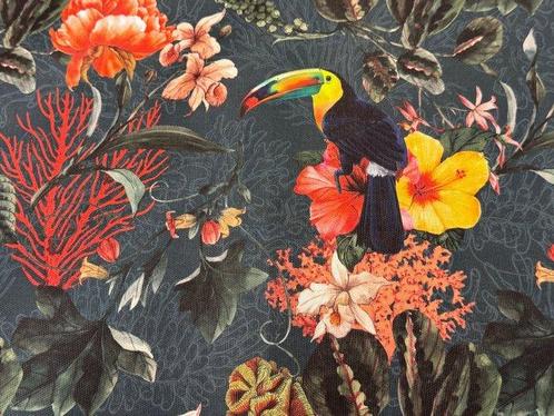 Toucans dans la jungle : explosion de couleurs exotiques -, Antiek en Kunst, Antiek | Tapijten, Tafelkleden en Textiel
