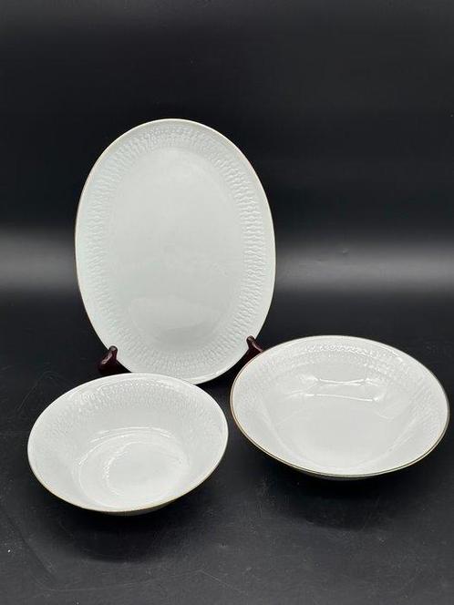 Plat - Winterling Bavaria – Elegantes Porzellan-Set mit, Antiek en Kunst, Antiek | Meubels | Tafels