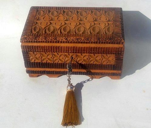 Ancienne boîte à bijoux en bois, sculptée à la main (1) -, Antiquités & Art, Antiquités | Autres Antiquités