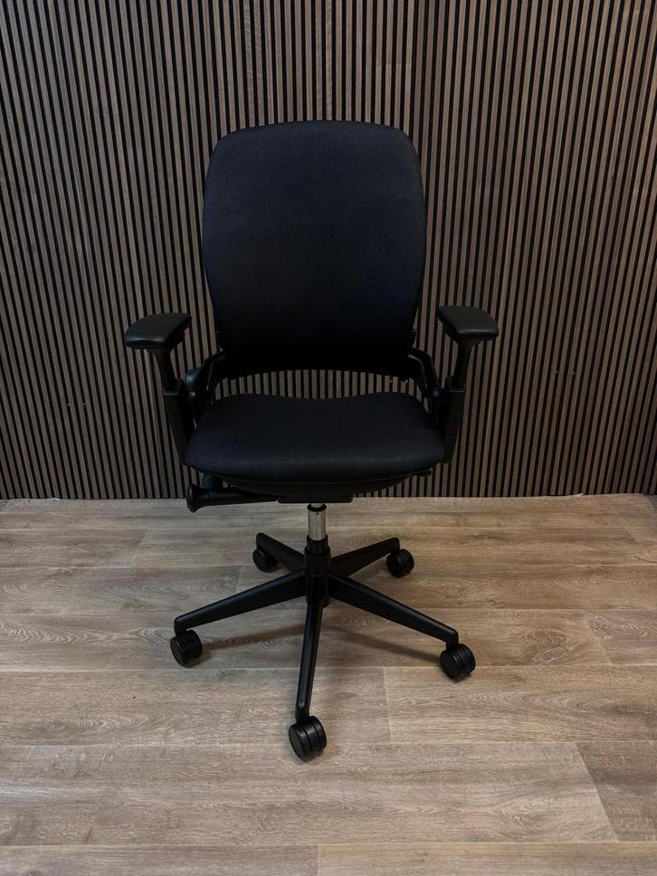 Refurbished Steelcase Leap V2 Office Chair - Black Colour, Huis en Inrichting, Bureaustoelen, Bureaustoel, Zwart, Zo goed als nieuw