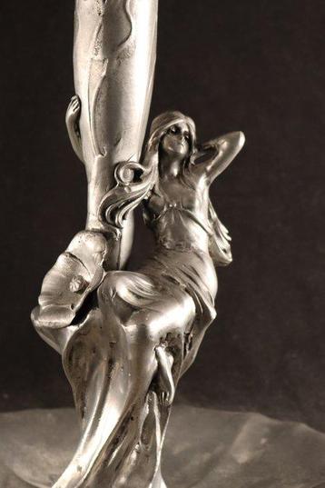Grote sculpturale Art Nouveau - Vase - Étain