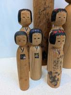 Een schitterende set van zeven vintage Kokeshi in