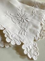 Tafelkleed - 68 cm - 71 cm - Geborduurd en linnen, Antiek en Kunst