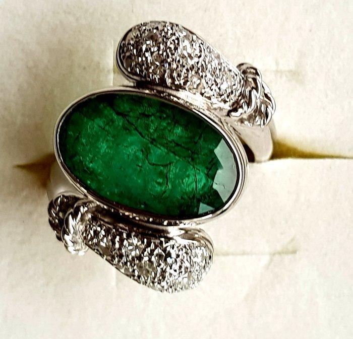 Cocktailring - 18 karaat Witgoud - 7.40ct. tw. Smaragd -, Handtassen en Accessoires, Antieke sieraden