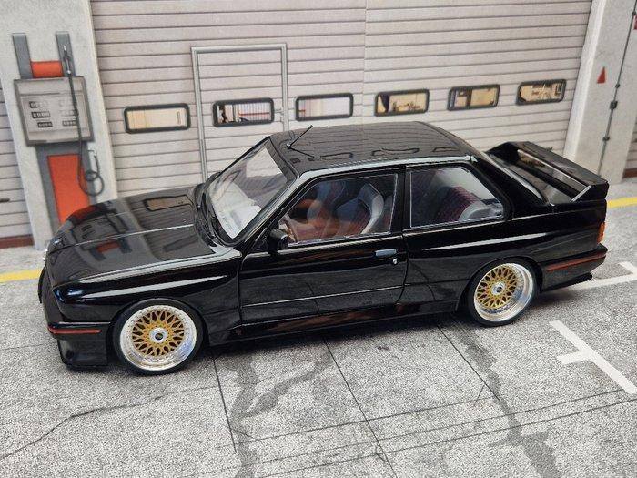 Solido 1:18 - Modelauto - BMW E30 M3 evolution 1990 met, Hobby & Loisirs créatifs, Voitures miniatures | 1:5 à 1:12