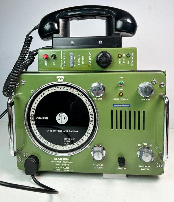 Radio VHF marine RT144B avec décodeur H213 - S.P. Radio, Antiquités & Art, Curiosités & Brocante