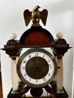 Portico klok Empire Albast, kersenhout, messing - 1800-1850, Antiek en Kunst