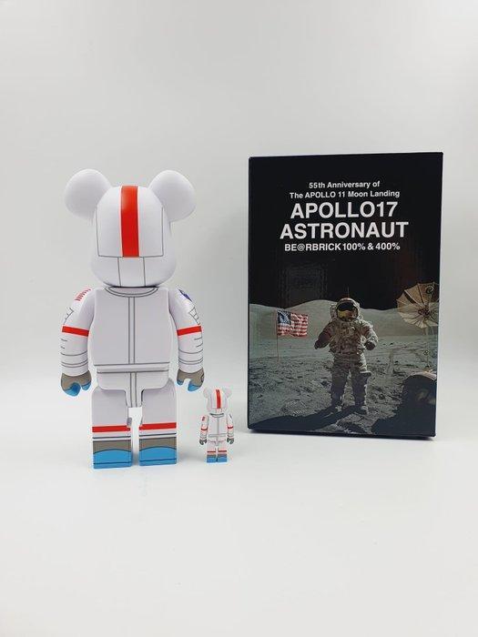 Medicom toy x Nasa - NO RESERVE Be@rbrick Nasa Apollo 17, Antiek en Kunst, Kunst | Designobjecten