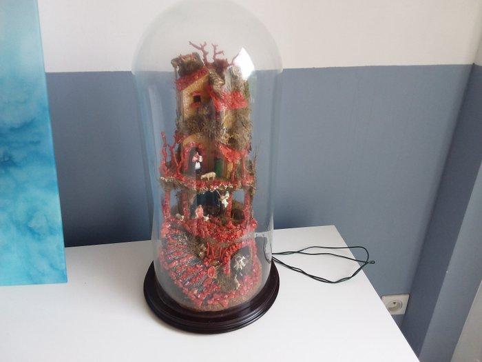 Grote kerststal onder glazen stolp - 50 cm - Corail, Glas,, Antiek en Kunst, Antiek | Boeken en Manuscripten