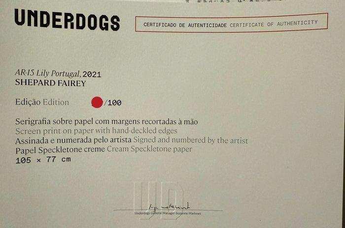 Shepard Fairey (OBEY) (1970) - AR-15 Lily Portugal, Antiquités & Art, Art | Objets design