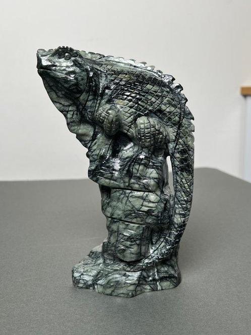 Steatiet Exquise handgemaakte leguaansculptuur speksteen -, Verzamelen, Mineralen en Fossielen