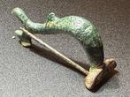 Romain antique Fibule zoomorphe en forme de dauphin, symbole
