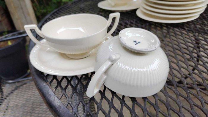 Royal Creamware - Tafelservies voor 12 (23) - Porselein -, Antiek en Kunst, Antiek | Meubels | Tafels