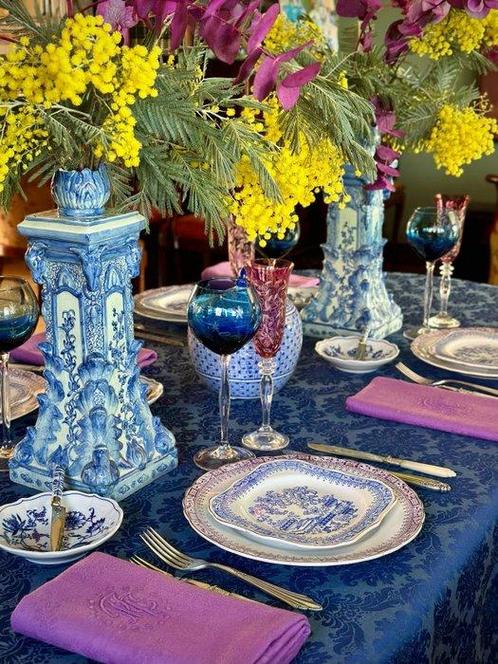 Nappe pour grandes tables, damassé bleu - Nappe  - 270 cm -, Antiek en Kunst, Antiek | Meubels | Tafels