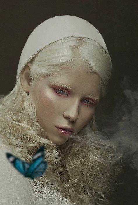 Mathilde Oscar - Smoke and butterfly, Antiek en Kunst, Kunst | Designobjecten
