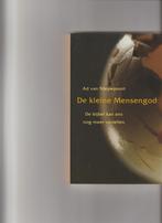 KLEINE MENSENGOD 9789053335321 A. van Nieuwpoort, Boeken, Verzenden, Gelezen, A. van Nieuwpoort