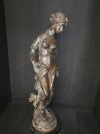 A. Moreau - Sculpture, Woman in front of rose bush - 37 cm, Antiek en Kunst