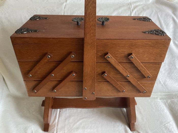 Naaidoos - Vintage houten naaikist op poten, Antiek en Kunst, Curiosa en Brocante