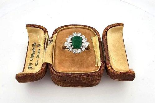 Ring - 18 karaat Witgoud -  4.30ct. tw. Smaragd - Diamant, Handtassen en Accessoires, Ringen