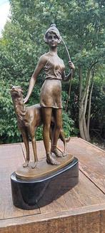 naar b. lach - sculptuur, hunting diana met windhond - 45 cm, Antiek en Kunst