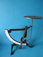 Zeldzame brievenweger met posttarieven op de emaille