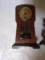 Klok (3) - arts and crafts - Hout, Messing - 1900-2000