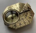 Nicolas Bion à Paris -  Pocket sundial - Gelakt messing -, Antiek en Kunst