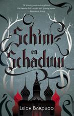 De Grisha 1 -   Schim en schaduw 9789020679748, Boeken, Gelezen, Leigh Bardugo, Verzenden