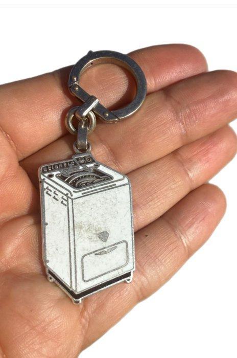 Curieuze vintage reclame-sleutelhanger van de, Antiek en Kunst, Curiosa en Brocante