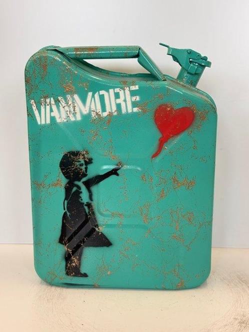 Rob VanMore - Oil Crisis Banksy Balloon Girl XL - 47cm, Antiek en Kunst, Kunst | Designobjecten