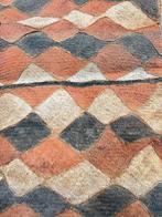 Tapis tissé de grande taille utilisé lors de cérémonies, 123