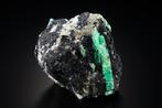 Grote BERYL var EMERALD met zwarte TOERMALIJN - grote, Verzamelen, Mineralen en Fossielen