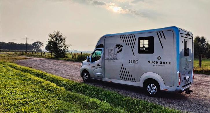 Paarden vervoer, camionette RIJBEWIJS B, te huur, Dieren en Toebehoren, Paarden en Pony's | Trailers en Aanhangwagens, 2-paards trailer