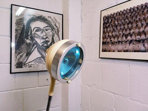 Famed - Gebogen vloerlamp - Vintage schaduwloze medische, Antiek en Kunst, Antiek | Verlichting