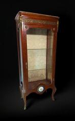 Vitrine - Louis XVI - Bois, Bronze, Marbre, Porcelaine,
