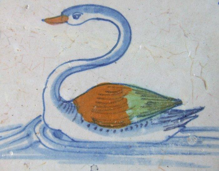 Tegel - Grote gekleurde Zwaan - 1650-1700, Antiek en Kunst, Antiek | Glaswerk en Kristal