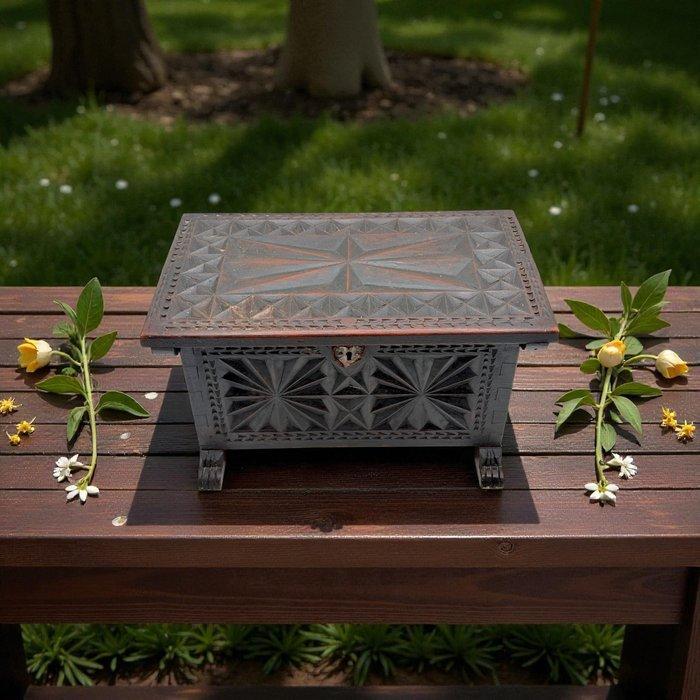 Doos - Kutxa de Caserío - Eik, Antiek en Kunst, Curiosa en Brocante