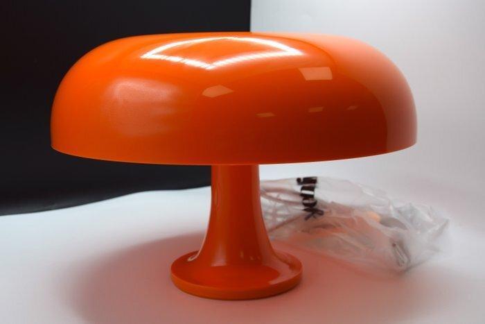 Artemide - Giancarlo Mattioli - Lamp - Nessino - BLOED, Antiek en Kunst, Antiek | Verlichting