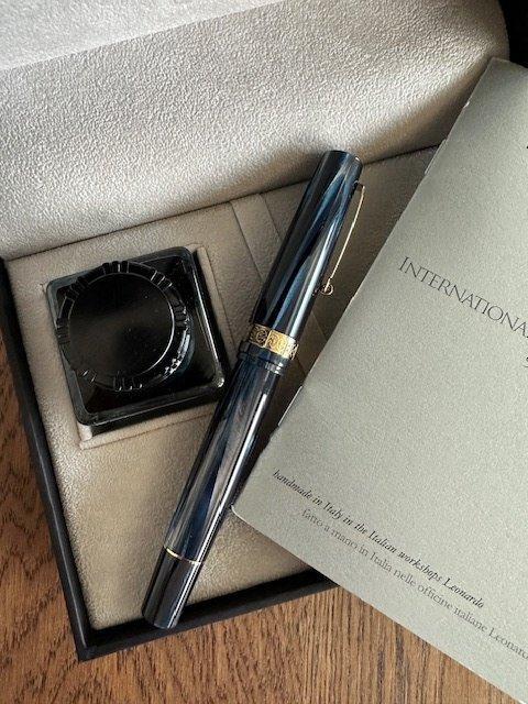 Leonardo Officina Italiana - Momento Magico Abyss celluloid, Verzamelen, Pennenverzamelingen