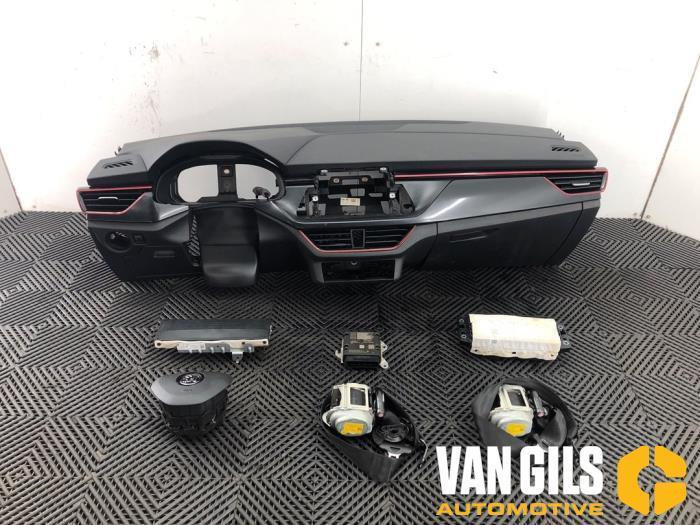 Airbag set + dashboard Skoda Scala O320419, Auto-onderdelen, Interieur en Bekleding
