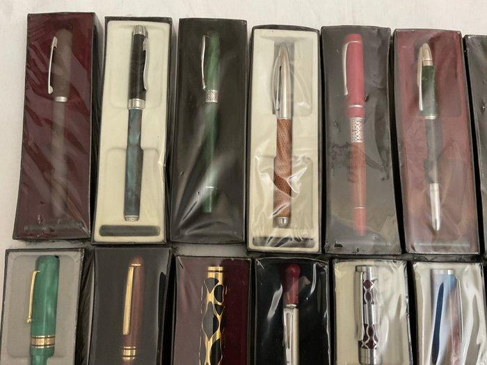 Themacollectie - Verzamelbalpennen met inktpatronen., Antiek en Kunst, Antiek | Speelgoed