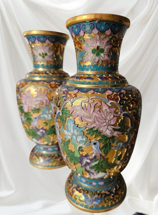 Vaas - Emaille, Koper - Azië - Claisonné vazen (Zonder, Antiek en Kunst, Antiek | Overige Antiek