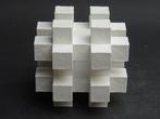 Hans Meeuwsen - 2025 - 47 Witte porseleinen kubus uit de, Nieuw