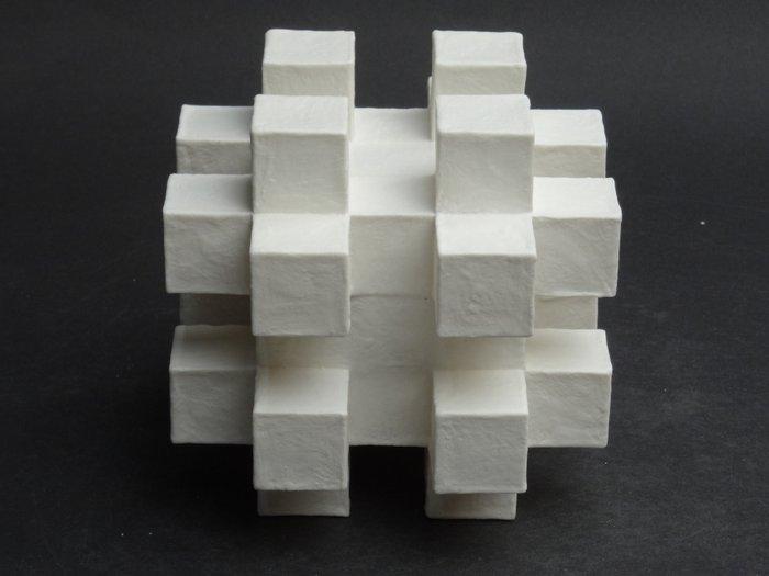 Hans Meeuwsen - 2025 - 47 Witte porseleinen kubus uit de, Huis en Inrichting, Overige Huis en Inrichting