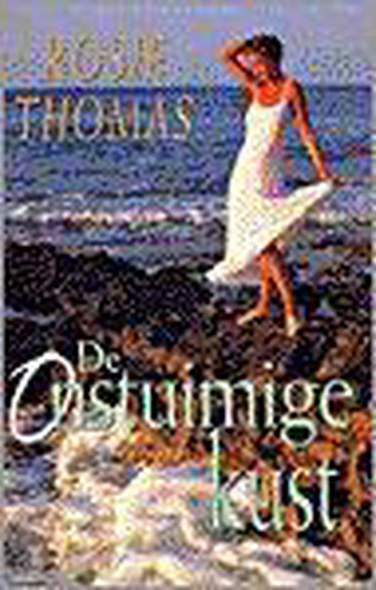 De onstuimige kust 9789026981555 Rosie Thomas, Boeken, Romans, Zo goed als nieuw, Verzenden