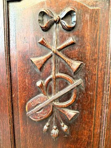 flamand/belge (Anonyme) - Armoire - Chêne, Noyer - motif