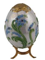 Fabergé ei - Keizerlijk juweelachtig ei benadrukt met