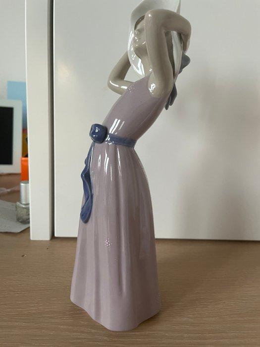 Lladró - Beeldje - Meisje met hoed - Porselein, Antiek en Kunst, Antiek | Glaswerk en Kristal