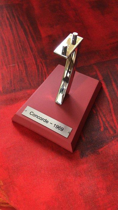 Concorde 1:200 - Modelvliegtuig - aluminium chromé 30 cm, Antiek en Kunst, Kunst | Designobjecten